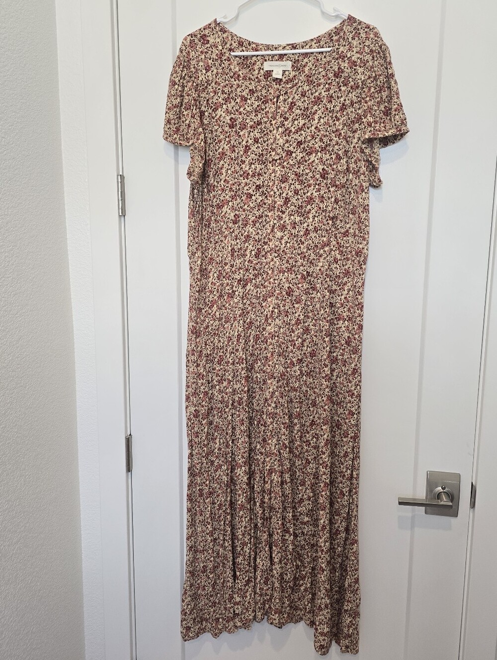 Treasure & Bond Woven Ditsy Floral Maxi Dress in Cream and Red Cottagecore - Picture 6 of 14